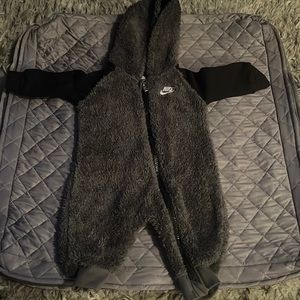 Nike serpa hooded warm up for baby